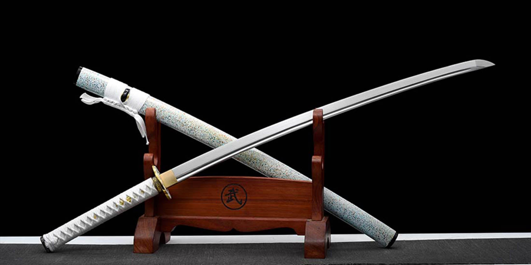 9260 Spring Steel: ดาบซามูไรคาทานะพร้อมใบมีดแบบ Full Tang และป้ายดอกไม้