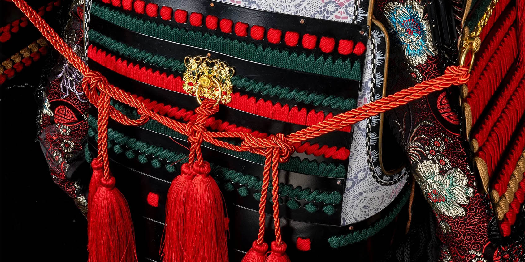 Entfachen Sie den Sengoku-Geist neu: Rot-schwarzes Samurai-Rüstungsset des Oda-Clans
