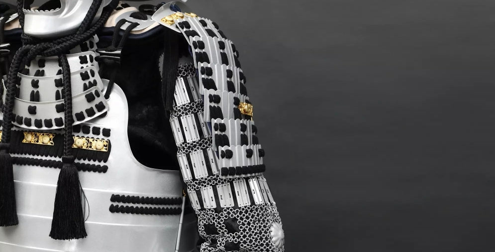 Silberne Samurai-Rüstung: Traditionelle Handwerkskunst trifft auf moderne Kunstfertigkeit