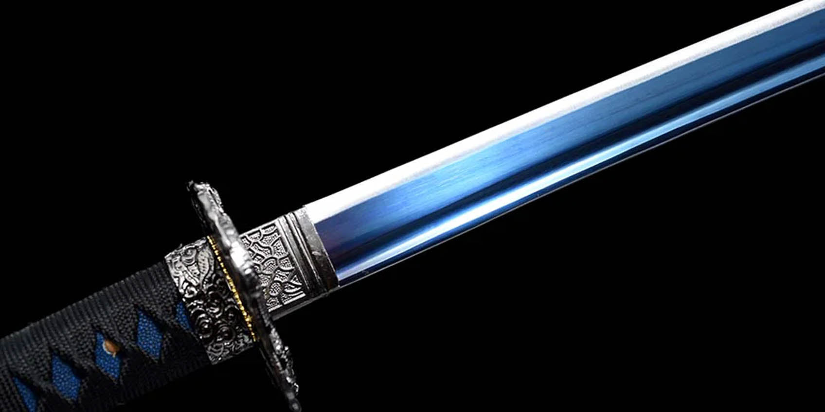 Traditionelle vs. moderne Full Tang Samurai Schwerter