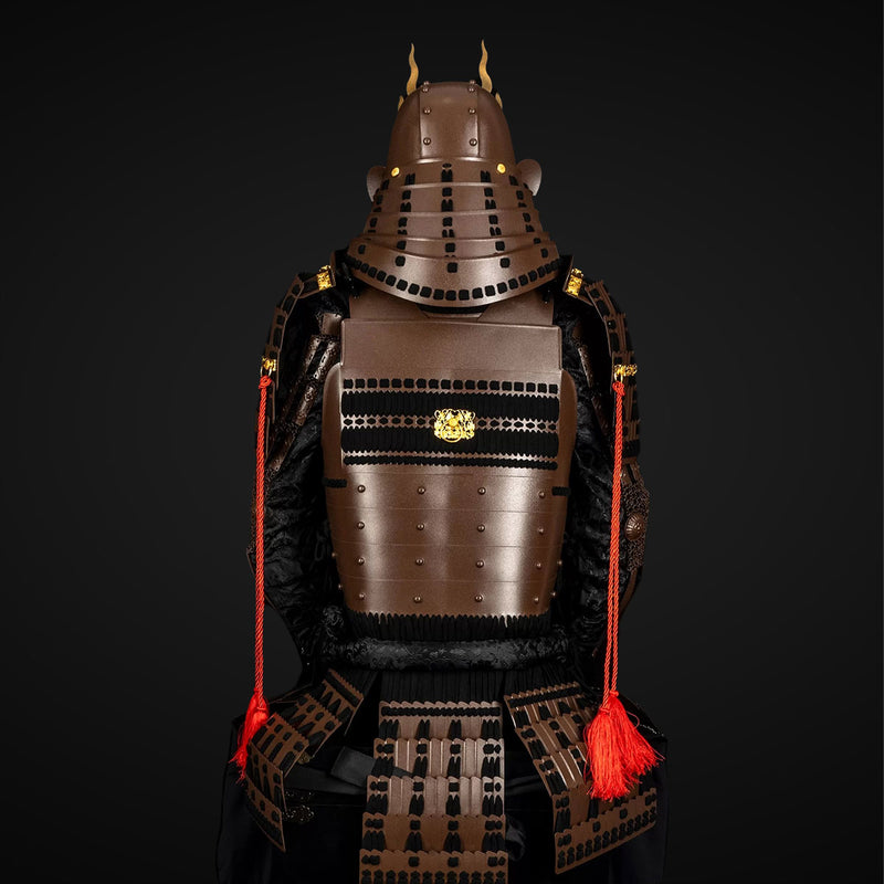 Handgefertigte lebensgroße Samurai-Rüstung des Tokugawa-Clans – braune 