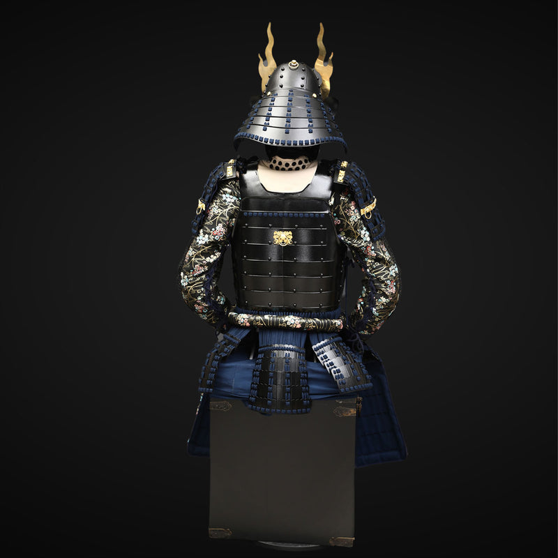 Handgemachte Yoroi, schwarze Samurai-Rüstung des Tokugawa-Clans in Leb 