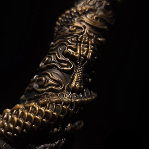 Sharp and refined edge details of the V2 upgraded engraving V2