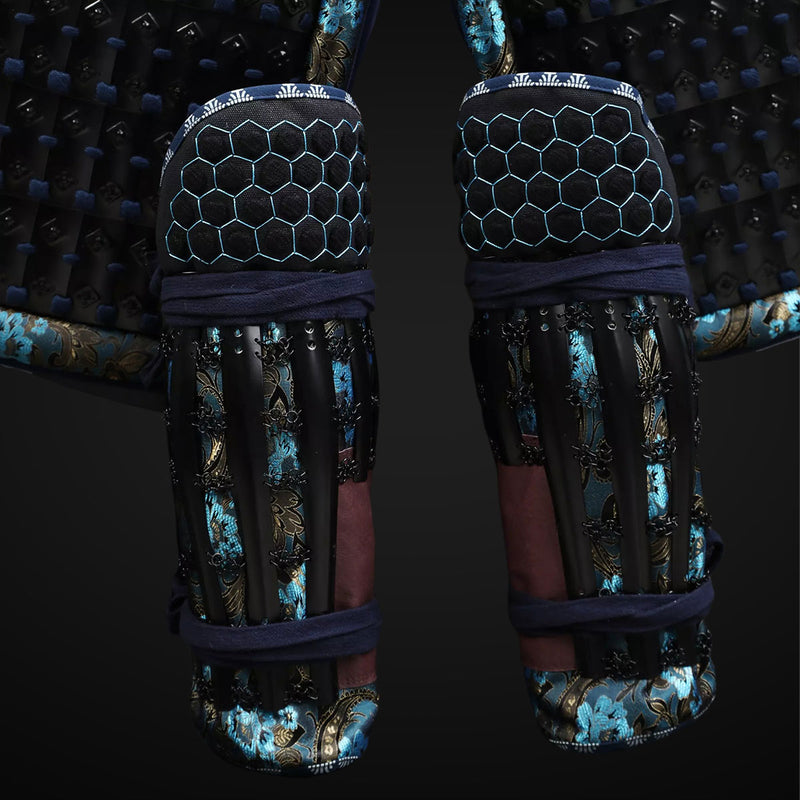 Handgefertigte schwarz-blaue Samurai-Rüstung des Tokugawa-Clans mit Ku 