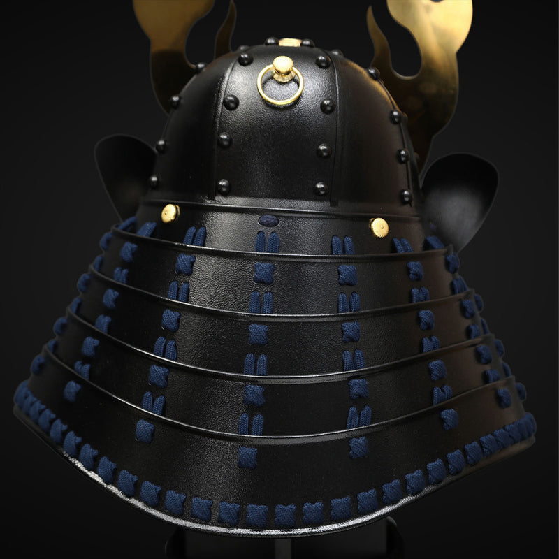 Handgemachte Yoroi, schwarze Samurai-Rüstung des Tokugawa-Clans in Leb 