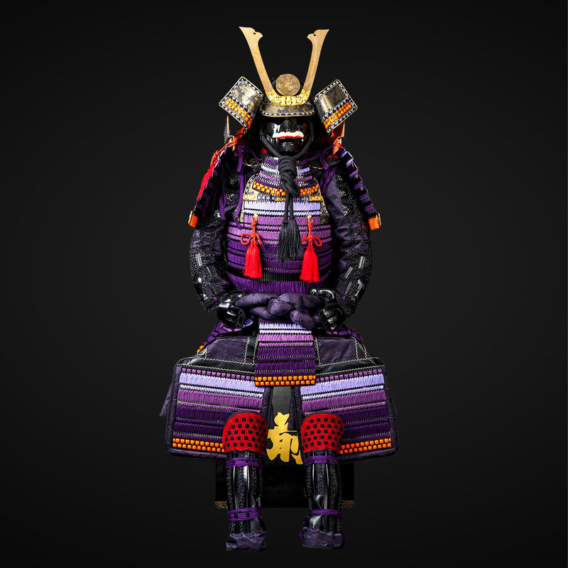 Handgefertigte Yoroi-Samurai-Rüstung des Oda-Clans Kachi in Schwarz un 