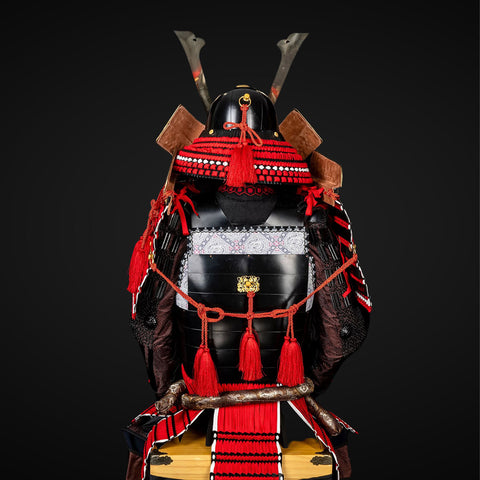 Best Fallout 4 power armor, with the Oda Clan samurai armor featuring heavy protection and sleek design, blending post-apocalyptic durability with historical Japanese elements.

