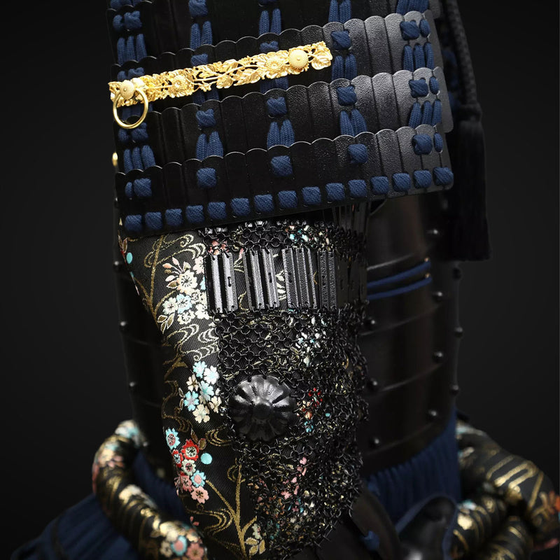 Handgemachte Yoroi, schwarze Samurai-Rüstung des Tokugawa-Clans in Leb 