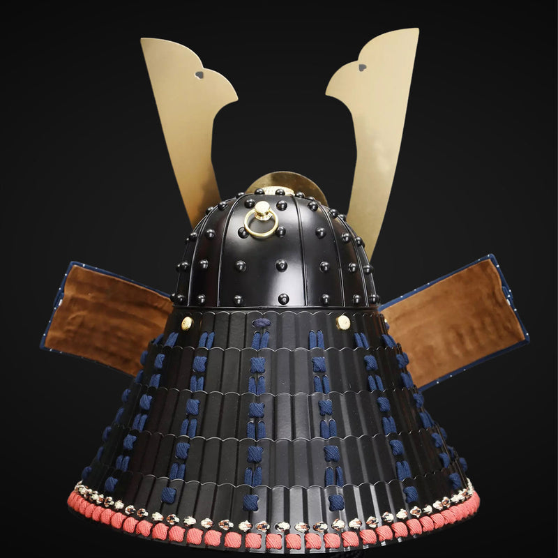Handgefertigte schwarz-blaue Samurai-Rüstung des Tokugawa-Clans mit Ku 