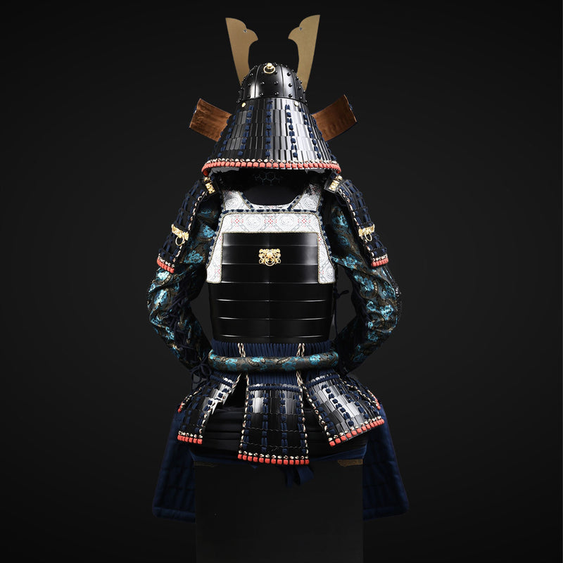 Handgefertigte schwarz-blaue Samurai-Rüstung des Tokugawa-Clans mit Ku 