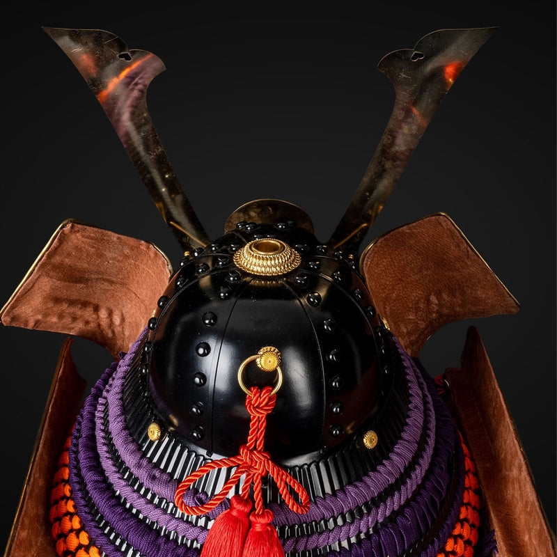 Handgefertigte Yoroi-Samurai-Rüstung des Oda-Clans Kachi in Schwarz un 