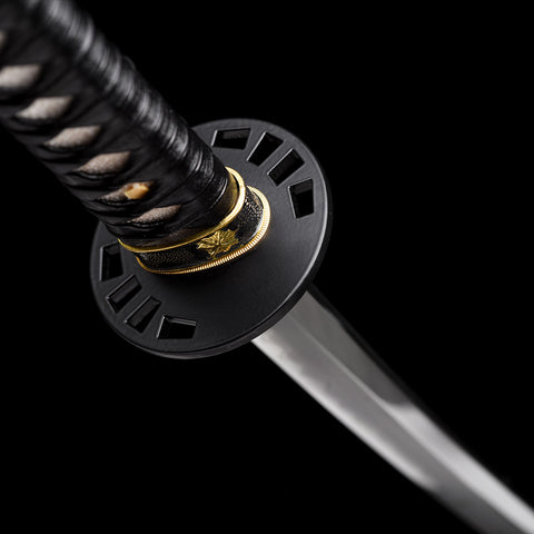 Artistic shot of the katana handle, showing the premium materials and expert wrapping QQ-258-U COOLKATANA 10


