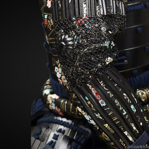 Black samurai armor with antlers helmet, reflecting the powerful image of Oda Nobunaga’s warriors.

