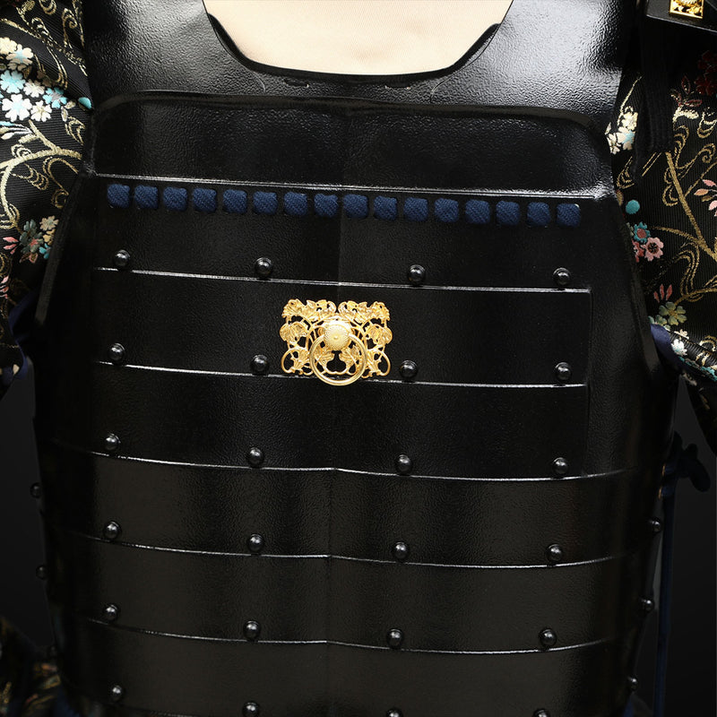 Handgemachte Yoroi, schwarze Samurai-Rüstung des Tokugawa-Clans in Leb 