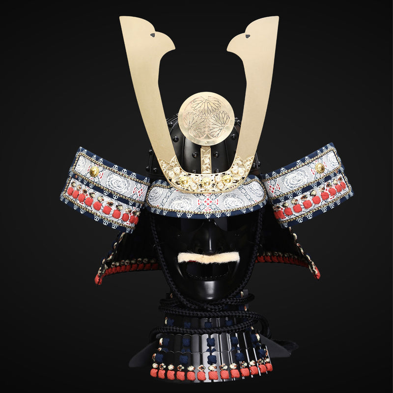 Handgefertigte schwarz-blaue Samurai-Rüstung des Tokugawa-Clans mit Ku 