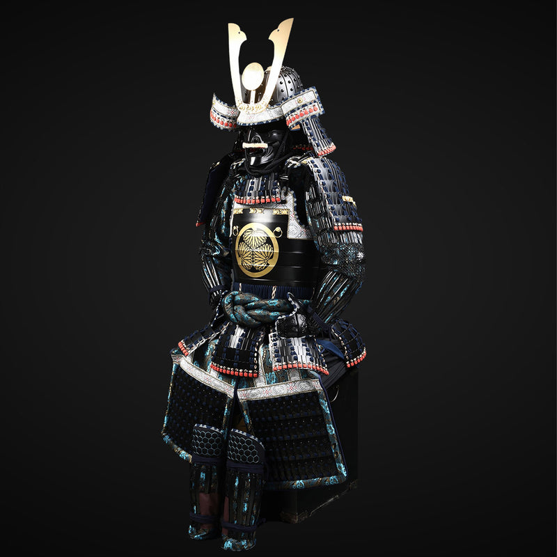 Handgefertigte schwarz-blaue Samurai-Rüstung des Tokugawa-Clans mit Ku 