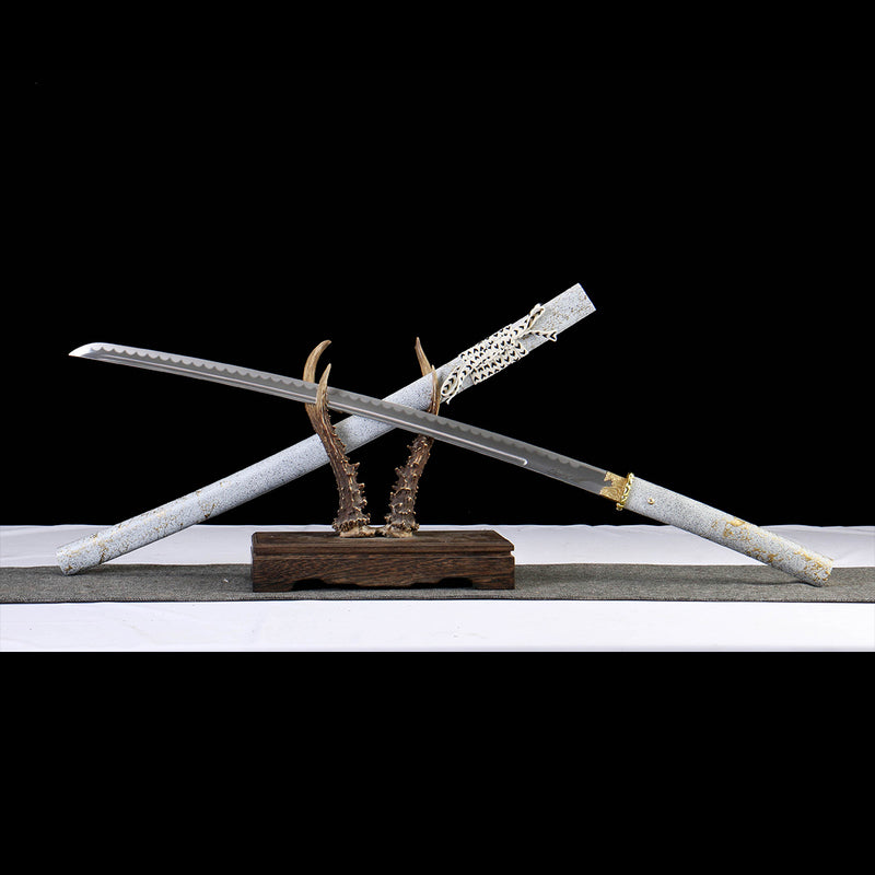 Ghost of Yotei Dark Night Gilded Katana – 1060 Hanazukuri 