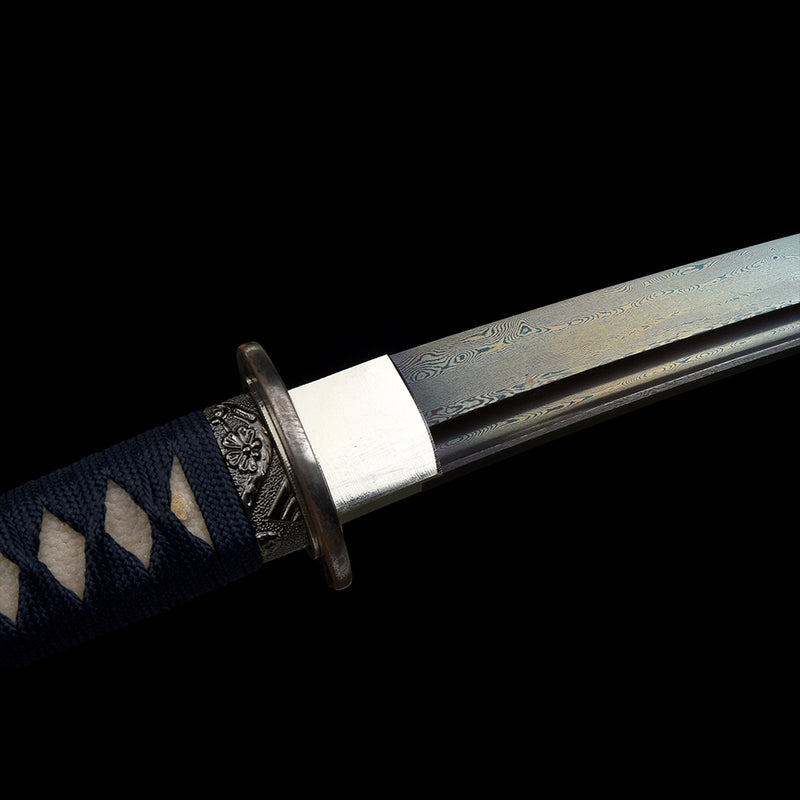 Handgeschmiedetes japanisches Tanto-Schwert, Kurzschwert, blaue Klinge, gefalteter Stahl, Eisen, Tsuba, voller Zapfen, scharf 
