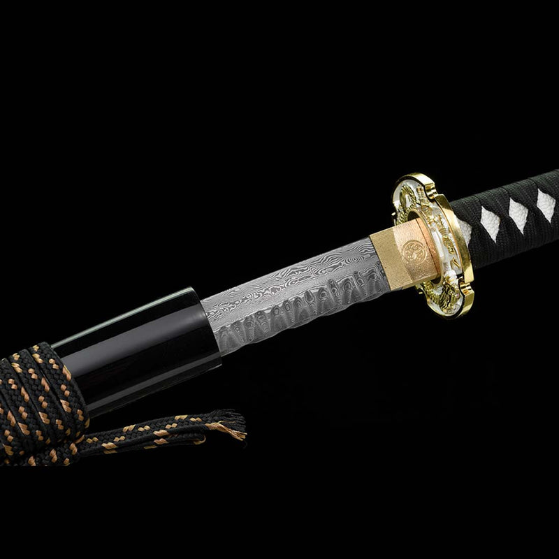 Japanisches Samurai-Katana mit gefalteter Stahlklinge und durchgehendem Erl, Saya mit Drachenmuster und Beschlag 