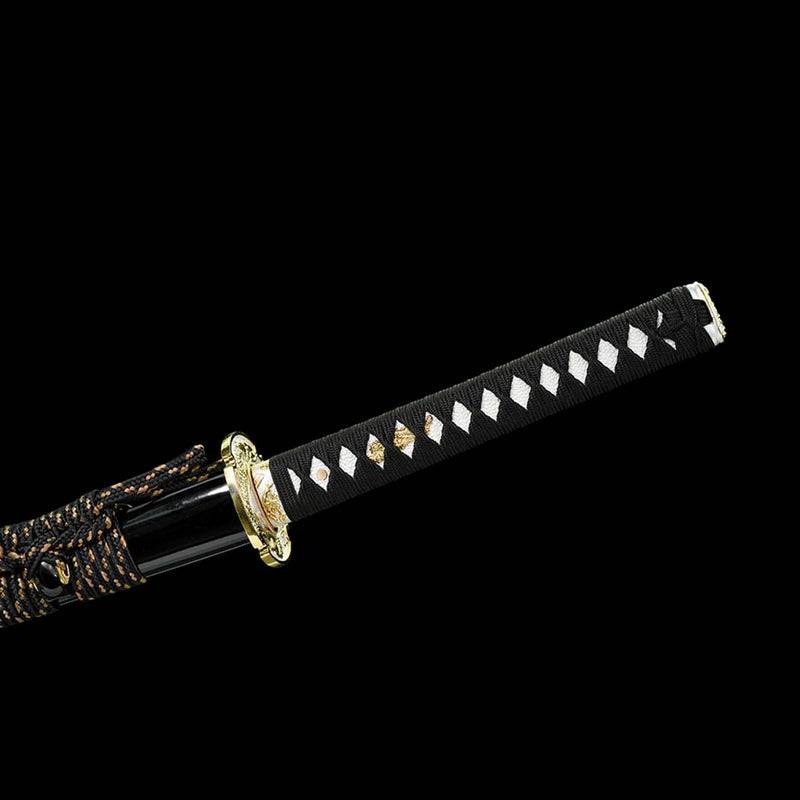 Japanisches Samurai-Katana mit gefalteter Stahlklinge und durchgehendem Erl, Saya mit Drachenmuster und Beschlag 