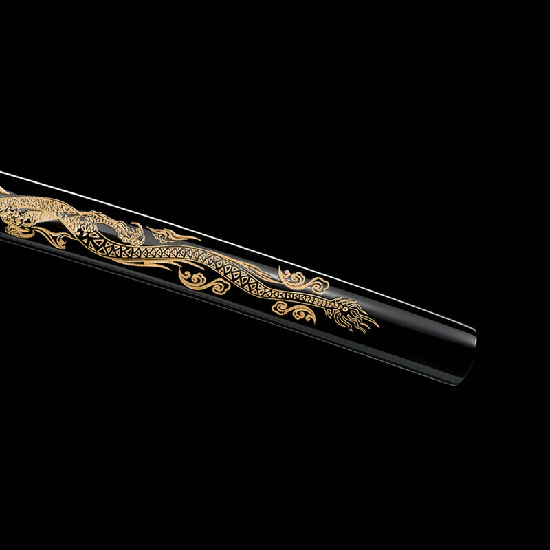 Japanisches Samurai-Katana mit gefalteter Stahlklinge und durchgehendem Erl, Saya mit Drachenmuster und Beschlag 