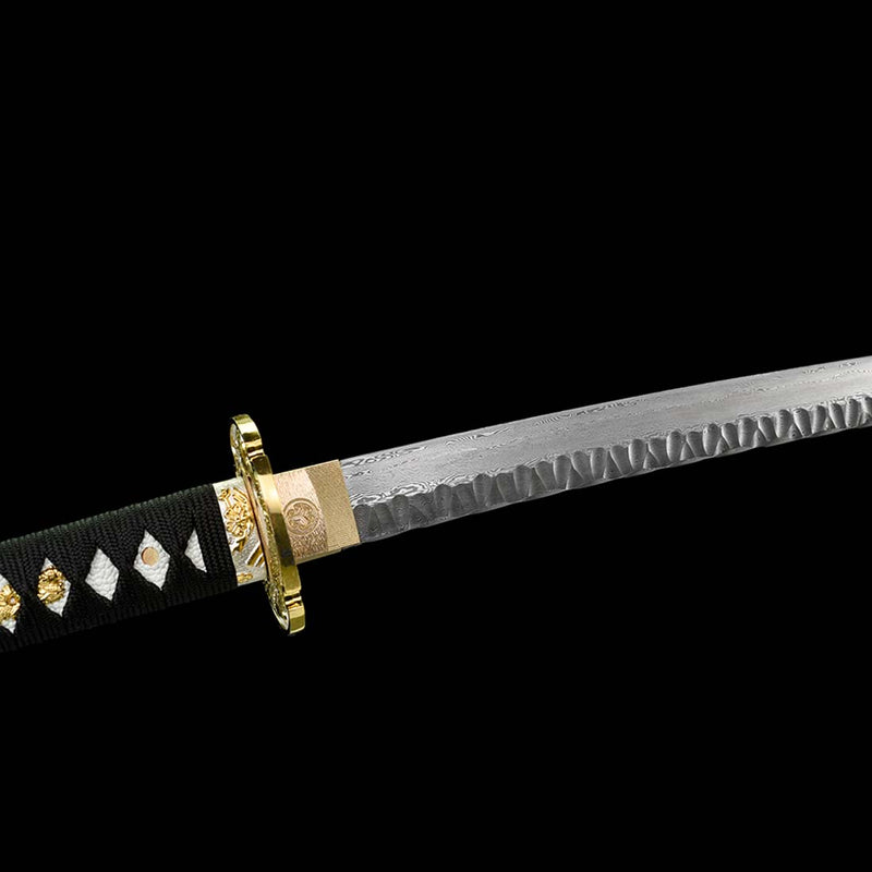 Japanisches Samurai-Katana mit gefalteter Stahlklinge und durchgehendem Erl, Saya mit Drachenmuster und Beschlag 